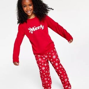 Family Pajamas
Matching Kid's Merry Snowflake Mix Family Pajama Set Size L 10-12